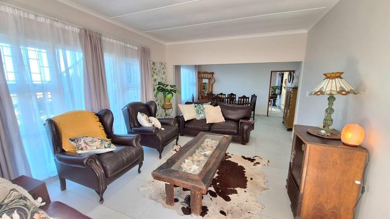 5 Bedroom Property for Sale in Reebok Western Cape